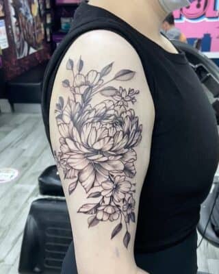 ❌lines flowers ❌ Done at @inkaholik_birdroad. ‼️ tag friends ‼️ 👉🏻 DM for appointments 👈🏻 (305) 392-0966 (786) 506 01 46 🔻 8367 sw 40st. Miami, Fl.🔻 ✖️ ✖️ @Cheyenne_tattooequipment @intenzetattooink @AfterCareH2Ocean @stencilstuff @dermalizepro @ttechofficial ✖️ ✖️ #intenzetattooink #skinartmag #skinart #Officialh2ocean #worldfamousink #cheyennetattooequipment #instatatto #tatt #etatts #tattoed #inked #tattoos #rtist #artist #newtattoo #lovetattoos #305tattoos #ink #BestTattoosInMiami #PopularInk #juaninsectattoo #juaninsecta #MiamiTattoos #instapic #ipadprotattooteam #mandalatattoo #matchtattoo #tattooshopneartome